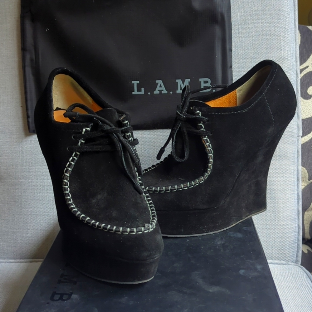 L.A.M.B. Nate blk suede booties sz 9.5
